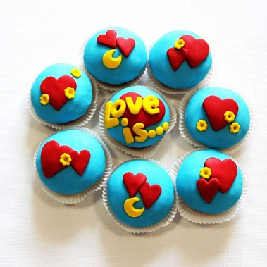 Капкейки "Love is..." купить - альметьевск.сладкоежкин.рф